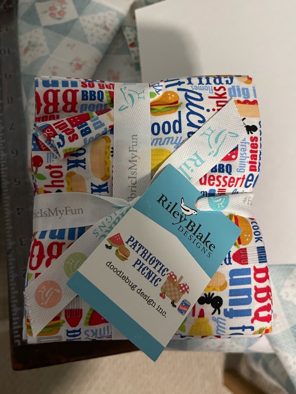 Riley Blake 
Patriotic Picnic 
21 fat quarter bundle 
New